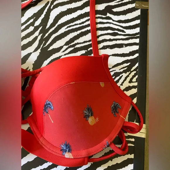 Abercrombie & Fitch Swim Red Pineapple Print Bikini top 36B - Picture 4 of 8